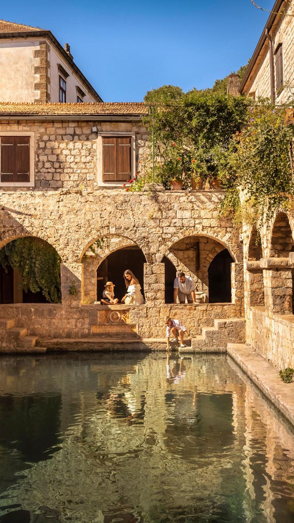 Arkada Hotel Stari Grad  Exterior photo